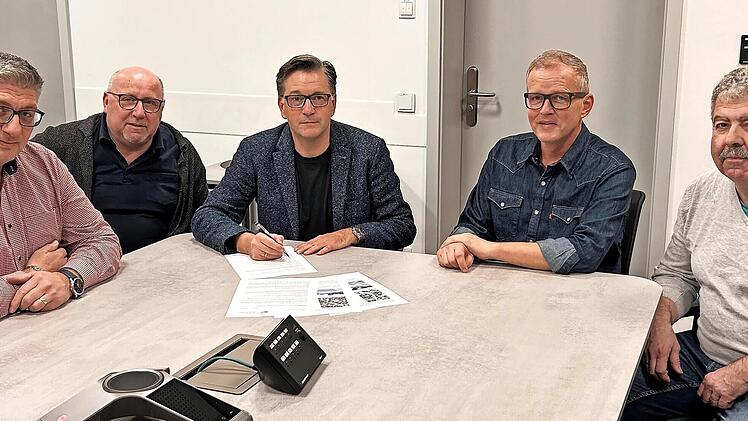 Quer durch die Fraktionen richten sich die Adelsdorfer Kommunalpolitiker mit einem Antrag an den Landrat.
