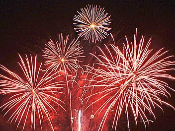 Das Brillant-Feuerwerk gleich am Er&ouml;ffnungsabend ist nur einer von vielen H&ouml;hepunkten, die das Lichtenfelser Sch&uuml;tzenfest auch heuer wieder bereith&auml;lt.FT-Archiv
