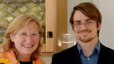 sabine K&ouml;hlerHuter und Peter Keim sind am VdK interessiert.  Foto: Blum