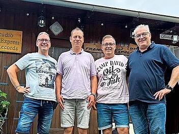 Andy Weiß, Bürgermeister Lucian Feier, Markus Weiß und Wolfgang Emrich vom Verein Obereidischer aus Hemhofen