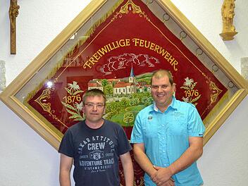 Die beiden Vorsitzenden Thorsten Zehe und Franz Ziegler des Feuerwehrvereins Premich.  Foto: Nicolas Thoma