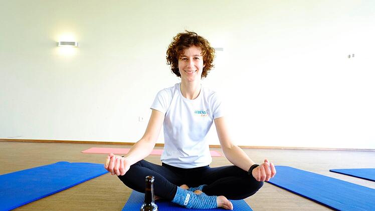 Entspannung beim Bier-Yoga in Nürnberg. Foto: Nikolas Pelke