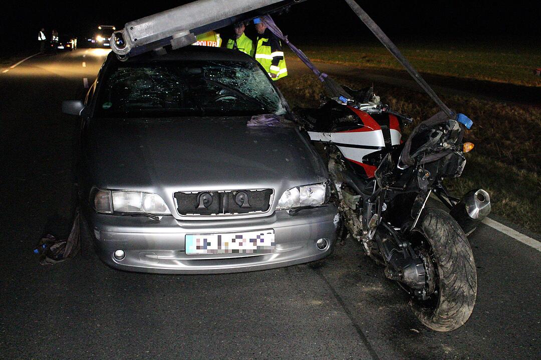 Heßdorf: Auto überholt und erfasst Motorradfahrer frontal - 62-Jähriger stirbt