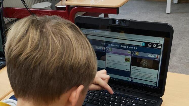 Das digitale Zeitalter hat in der Riedenberger Grundschule Einzug gehalten und sorgt bei Schülern und Lehrern für Begeisterung. Foto: Evelyn Schneider