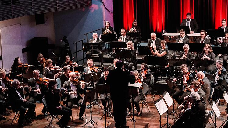 Das Orchester Musikfreunde Neustadt bei Coburg.