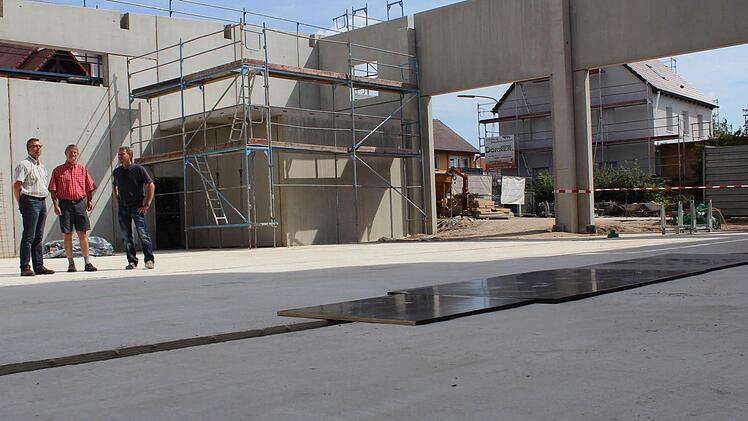 500 Quadratmeter zusätzlichen Platz bekommt die Höchstadter Stützpunktwehr mit ihrer neuen Halle. Foto: Andreas Dorsch