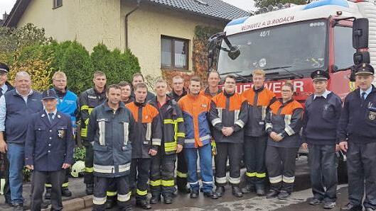 Die erfolgreichen Teilnehmer der Feuerwehren Redwitz und Obristfeld mit (von rechts) KBI Hermann Schuberth und Jürgen Sliwinski sowie (von links) KBM Klaus Meusel, Bürgermeister Christian Mrosek und Stützpunktkommandant Alexander Preißinger Foto: Thomas Micheel