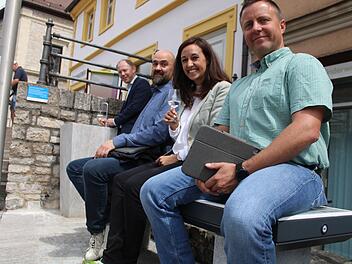 Kitzingen: Neuer Trinkwasser-Brunnen mit Solar-Bank - hier findest du ihn