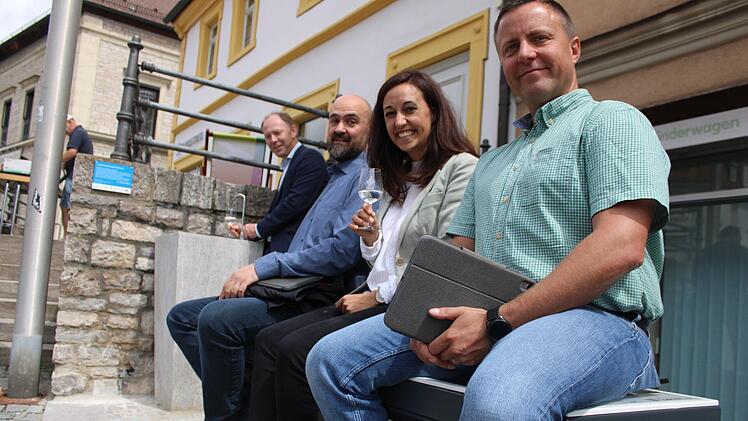 Kitzingen: Neuer Trinkwasser-Brunnen mit Solar-Bank - hier findest du ihn