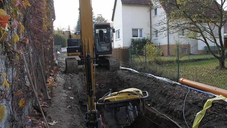 5, 1 Millionen Euro will die Gemeinde Altenkunstadt in diesem Jahr investieren. Der Ausbau der Baumgartenstraße (Bild), der derzeit durchgeführt wird, kostet 355 000 Euro.  Foto: Stephan Stöckel