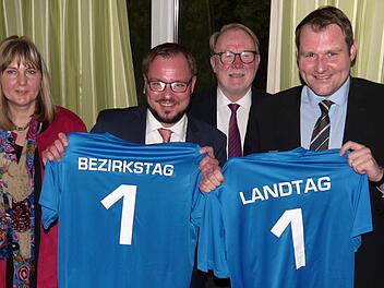 Sie wollen bei den Wahlen im Herbst für die Coburger CSU auf Sieg spielen: Birgit Weber (Zweitstimmenkandidaten für den Bezirkstag), Sebstian Straubel, Hans Michelbach und Martin Mittag.Berthold Köhler