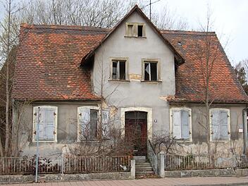 Der Eigentümer des Hauses in der Bamberger Straße in Höchstadt wartet noch auf einen Käufer. Foto: Christian Bauriedel