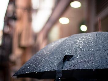 Anfang der kommenden Woche könnte es nach langer Trockenzeit mal wieder in Franken regnen. Symbolfoto: Adrianna Calvo/pexels.com