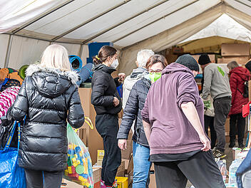 Erlangen: Spendenaktion in Brauerei sorgt für Ansturm - "Zelt bis zur Decke vollgepackt"