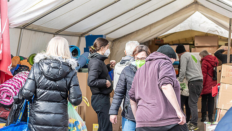 Erlangen: Spendenaktion in Brauerei sorgt für Ansturm - "Zelt bis zur Decke vollgepackt"