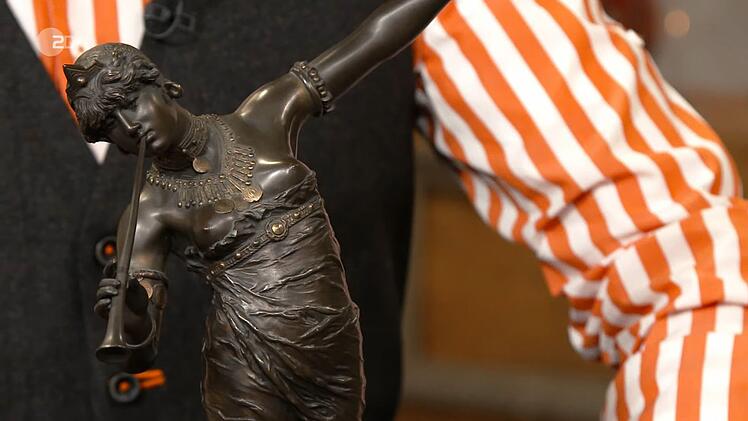 Auf m&auml;&szlig;iges Kaufinteresse stie&szlig; hingegen die signierte Bronze-Statuette auf einem Marmorsockel von Franz Rosse aus dem Jahr 1888 mit einem Sch&auml;tzwert von 1.000 bis 1.400 Euro. F&uuml;r 800 Euro ginh die T&auml;nzerin an Fabian Kahl.