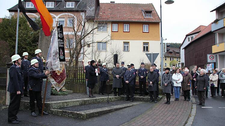 Zeremonie zum Volkstrauertag in Römershag (Bad Brückenau) Foto: Ulrike Müller