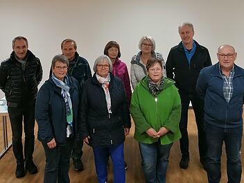 Die Vorstandsriege des Gesangvereins Frohsinn Riedenberg: (von links)  Dirigent Erhard Schumm, Ulrike Belz, Josef Schaab, Annelore Heublein, Doris Hergenröder, Evelyn Schneider, Ellen Hüther, Edwin Dorn und Hubert Dorn.   Foto: Christine Schumm