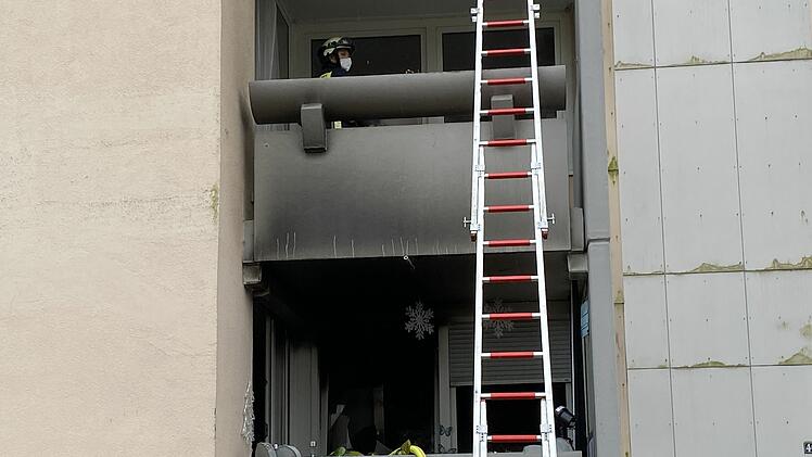 Nürnberg: Brand in Mehrfamilienhaus