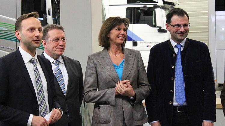 Ilse Aigner besucht Fahrzeugbau Hofmann in Mainleus. Foto: Jürgen Gärtner