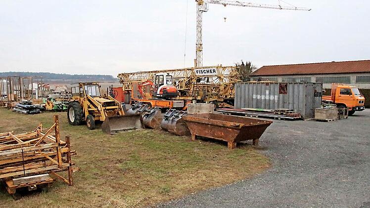 Auf dem Areal in Mailach lagert die Firma Fischer Baugeräte. Der Gemeinderat Lonnerstadt hat grünes Licht für die rechtliche Umwidmung des Gebiets gegeben.  Foto: Christian Bauriedel