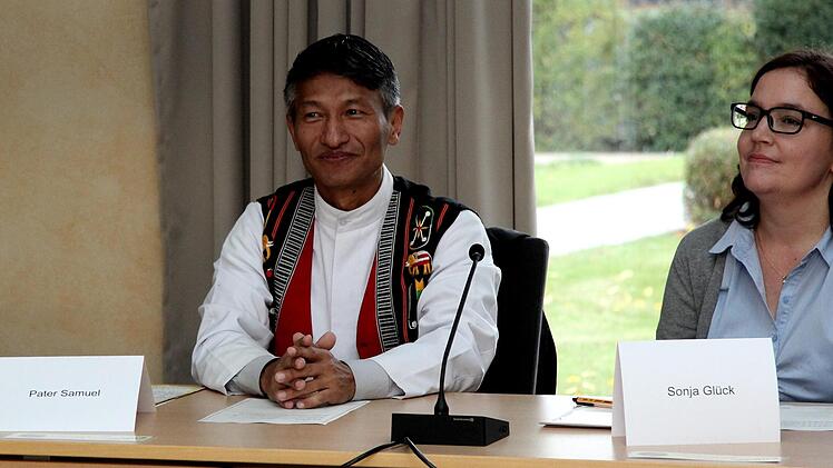 Bei der Pressekonferenz Foto: Richard Sänger