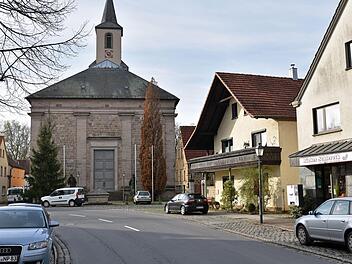 Mittlerweile gibt es Kontrollen des parkenden Verkehrs in der Hauptstraße in Wonfurt durch die Polizei und auch Verwarnungen, teilte Bürgermeister Baunacher bei der Gemeinderatssitzung mit.Ulrike Langer