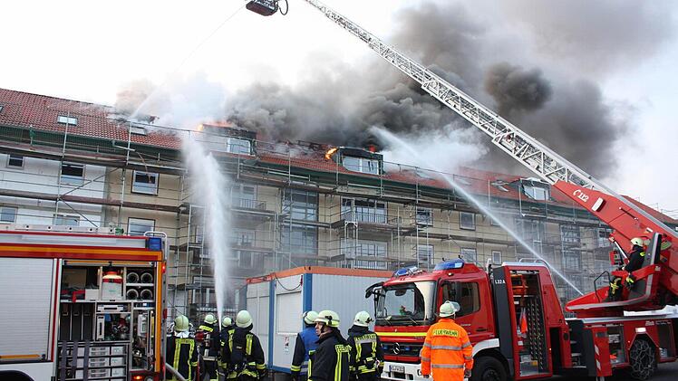 Brand in der Pfalzstraße in Bad Kissingen. Foto: Peter Rauch