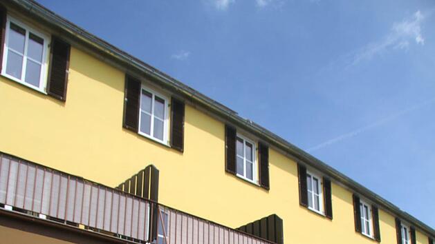 Schach matt für das Gästehaus Salem in Stadtsteinach. Wegen der geplanten Umgehungsstraße, die einmal direkt unterhalb des Gästehauses vorbeiführen soll, wird der Lindenhof sein Kurprogramm nicht fortsetzen. Foto: Sonny Adam