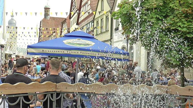 Spritzig und erfreulich friedlich verlief unter dem Strich das Eberner Altstadtfest, berichtet die Polizeiinspektion Ebern. Foto: Christian Licha