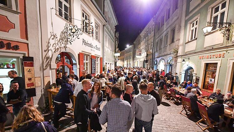 Trotz Massenandrang: Die meisten Besucher in der Sandstraße benehmen sich.  Foto: Ronald Rinklef/Archiv