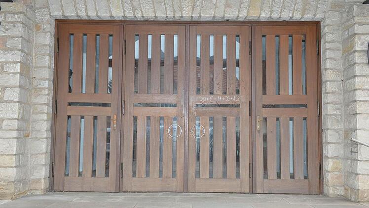 Die Kirchentür von St. Kilian in Ziegelanger. Foto: Ronald Rinklef