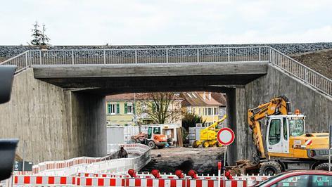 April 2016: Termin für die Fertigstellung der Eisenbahnbrücke steht