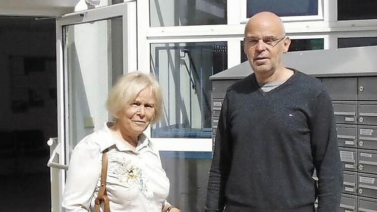 Gisela Schröder und Jürgen Saltzmann unterstützen die Flüchtlinge ehrenamtlich.