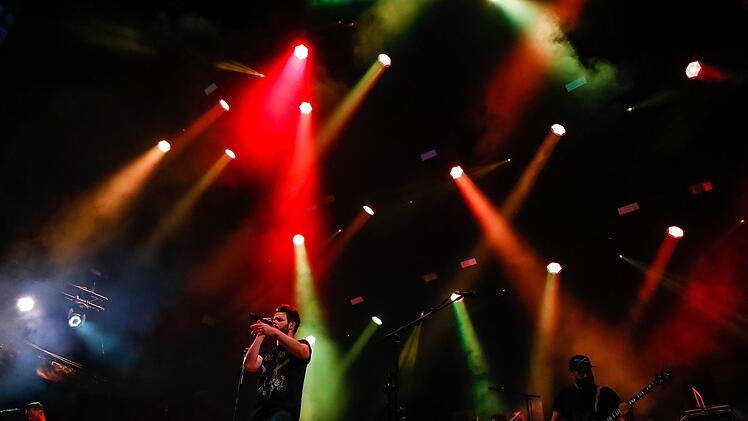 Begeisterten die rund 5000 Besucher: Revolverheld bei ihrem Open-Air-Konzert auf dem Schlossplatz. Matthias Hoch