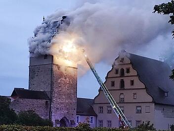 Brand in Dinkelsb&uuml;hl: N&ouml;rdlinger Tor in Flammen - B&uuml;rgermeister ersch&uuml;ttert