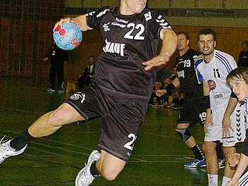 Wie Maximilian Häckner in dieser Situation, ist der TSV Rödelsee fest entschlossen, die Partie gegen den TSV Simbach zu gewinnen. Foto: Krumpholz