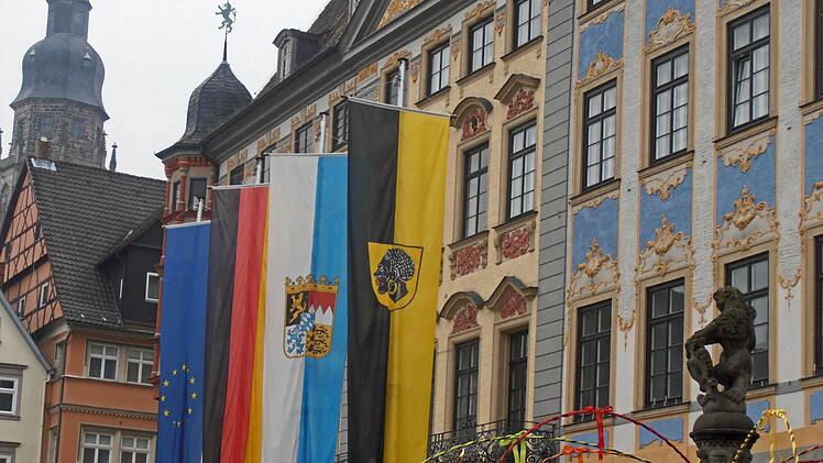 In der Finanzabteilung der Stadtverwaltung wird derzeit am Haushalt für 2016 gearbeitet. Die Devise heißt in jedem Fall: Sparen! Foto: Jochen Berger