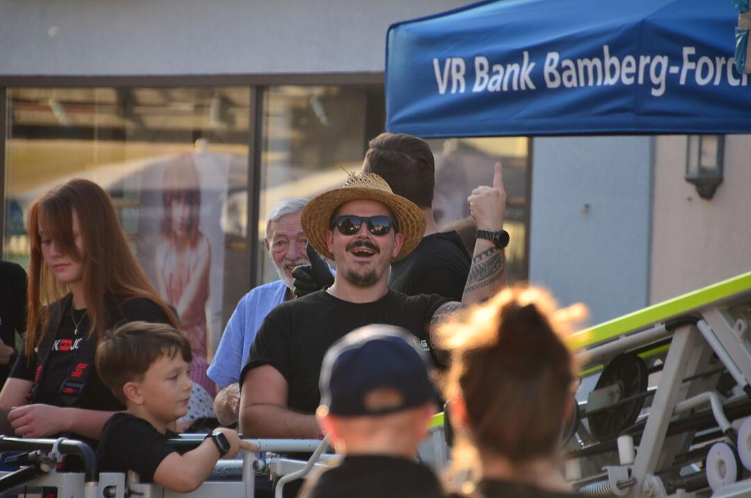 Party mit der Band "CAVELAND"