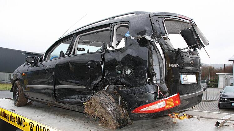 Die Fahrzeuge wurde con Marcus Gerner und seinem Team abgeschleppt. Foto: Ralf Ruppert