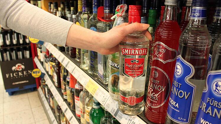 Eine ganze Flasche Wodka hatte eine 50-jährige Frau nach eigenen Angaben getrunken, als sie in der Wohnung ihres Mieters zu randalieren begann. Symbolbild: Tobias Kindermann