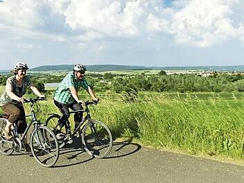 Radfahren, wie hier im Regnitztal, ist eine der touristischen Stärken des Landkreises. Foto: Landratsamt