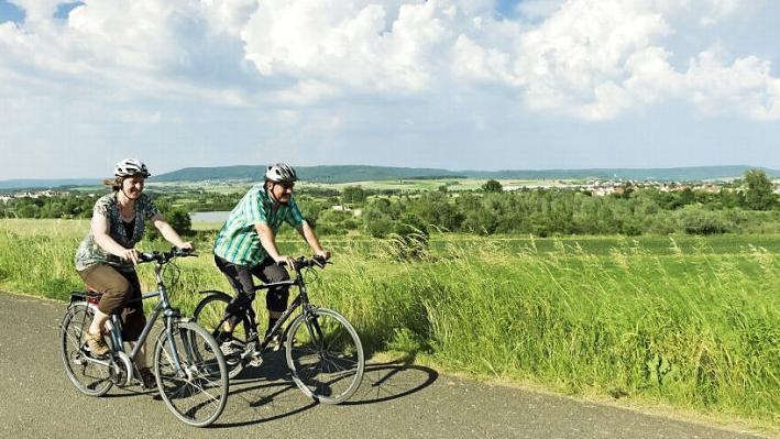 Radfahren, wie hier im Regnitztal, ist eine der touristischen Stärken des Landkreises. Foto: Landratsamt