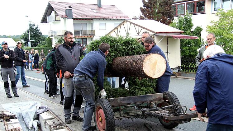 Heßdorfer Kirchweih  Foto: Richard Sänger