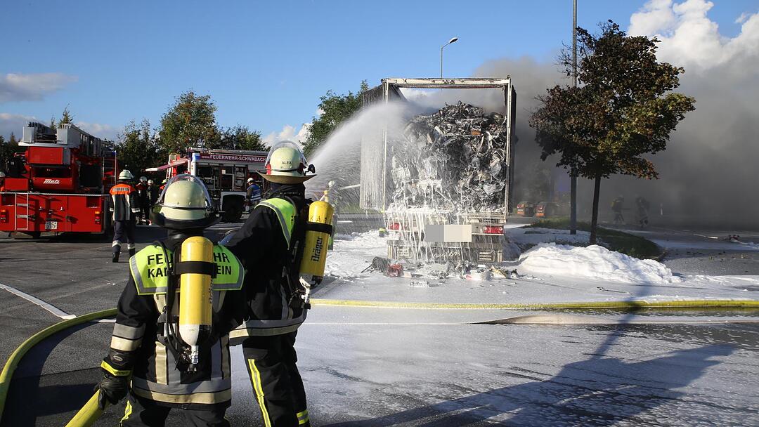 Schwabach: Lkw brannte auf A6