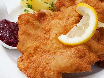 Schnitzel richtig braten: Trick macht perfekte Panierung