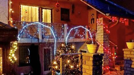 Leuchtender Weihnachtsschmuck in der Bayreuther Straße. Foto: Hübner