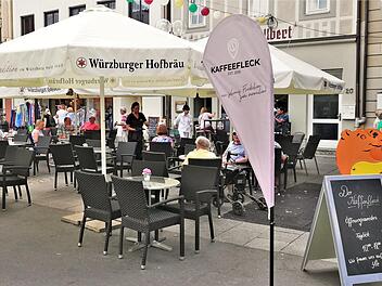 Das Café "Kaffeefleck" am Bad Kissinger Marktplatz, hier findet die Benefiz-Aktion statt.