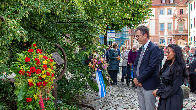 W&uuml;rzburg: W&uuml;rzburg gedenkt der Sinti- und Roma-Opfer - noch heute "massive Diskriminierung"