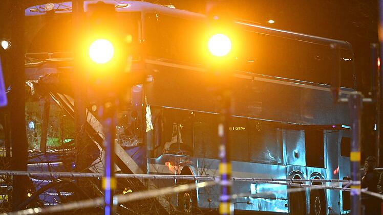 Tote und Verletzte bei Busunfall in Stockholm